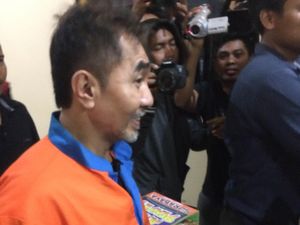 Dalami Dugaan Pemerkosaan, Polisi Akan Ambil Sampel DNA Gatot Brajamusti Dalami Dugaan Pemerkosaan, Polisi Akan Ambil Sampel DNA Gatot Brajamusti