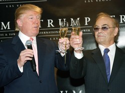 Tak Perlu Gelas, di Bar Milik Donald Trump Ini Wine Disajikan Dalam Sendok Makan