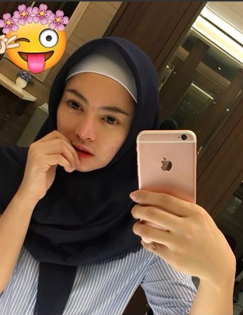 Berhijab, Vitalia Shesya Kini Anggap Selfie Ekspos Tubuh Sama dengan Zina