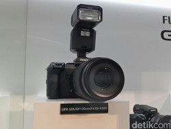 Medium Format Fujifilm Usung Mirrorless, Ini Alasannya