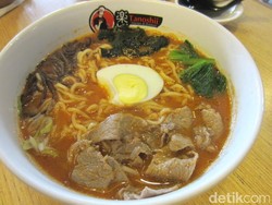 Tanoshii: Slurrpp! Nikmatnya Ramen Berkuah Pedas dengan Topping Daging Sapi
