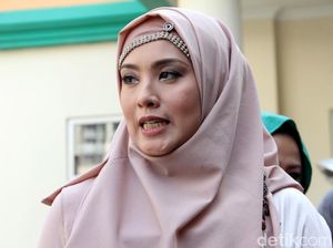 Elma Theana Mengaku Tak Tahu Soal Pelecehan Anak oleh Gatot Brajamusti Elma Theana Mengaku Tak Tahu Soal Pelecehan Anak oleh Gatot Brajamusti
