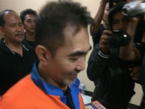 Polisi: Hasil Tes DNA Gatot Brajamusti dan Anak Korban Pemerkosaan Identik Polisi: Hasil Tes DNA Gatot Brajamusti dan Anak Korban Pemerkosaan Identik