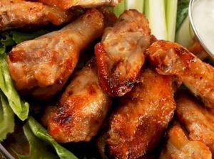 Enaknya Malam Ini Makan Chicken Wings Berbalur Aneka Bumbu di Sini