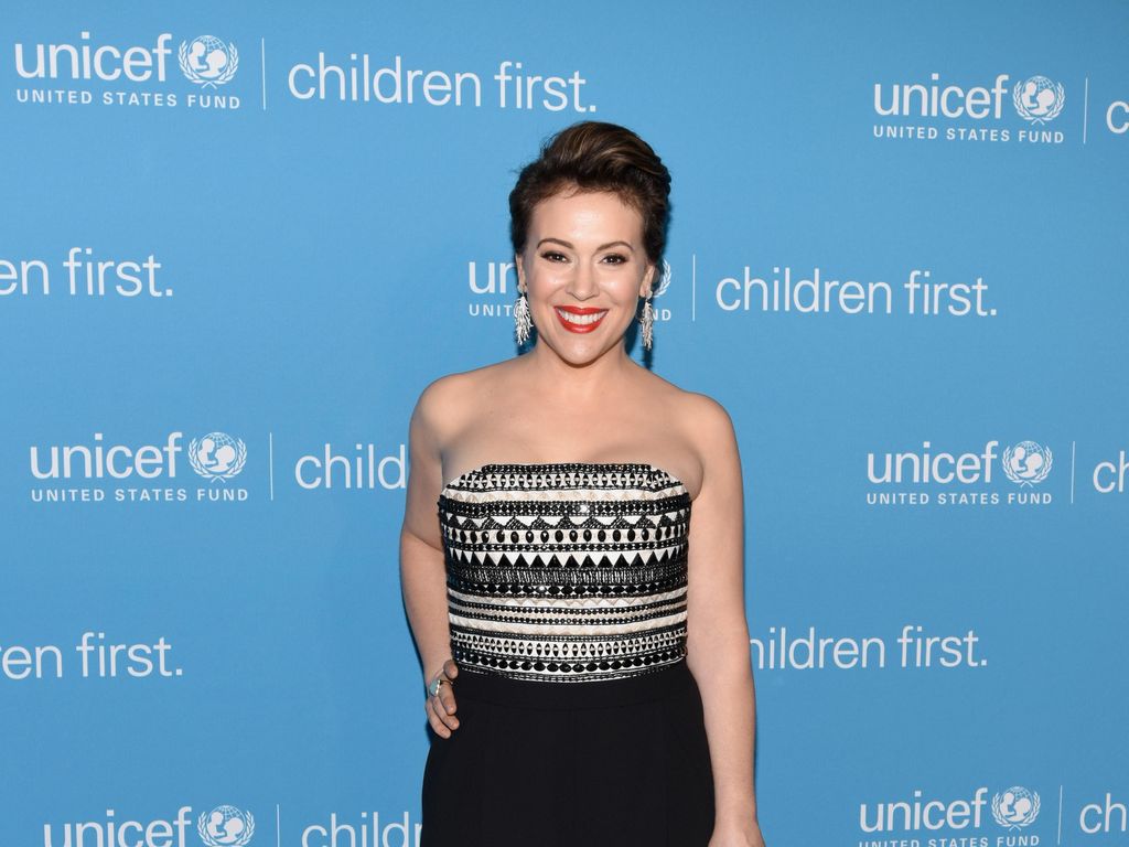 Alyssa Milano Panik, Ada Penyusup Bersenjata Masuk ke Area Rumahnya Alyssa Milano Panik, Ada Penyusup Bersenjata Masuk ke Area Rumahnya