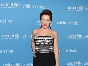 Alyssa Milano Panik, Ada Penyusup Bersenjata Masuk ke Area Rumahnya Alyssa Milano Panik, Ada Penyusup Bersenjata Masuk ke Area Rumahnya