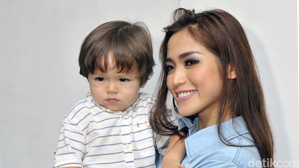 Aww, Tatapan El Barack Bikin Deg-degan Aww, Tatapan El Barack Bikin Deg-degan