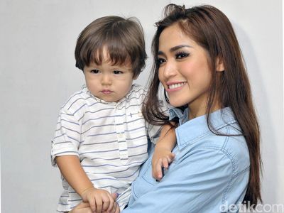 Aww, Tatapan El Barack Bikin Deg-degan