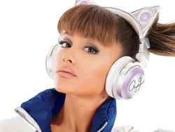 Ariana Grande Rilis Headphone Bertelinga Kucing