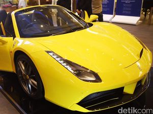 Ferrari 488 Spider Diluncurkan di Jakarta Ferrari 488 Spider Diluncurkan di Jakarta