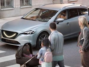 Ada Mobil Otonom, Naik Motor Makin Aman