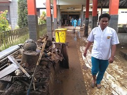 RSUD Garut Diterjang Banjir, Pasien Terpaksa Jalani Perawatan di Selasar