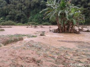 Lebih dari 300 KK Mengungsi Akibat Banjir dan Longsor di Sumedang