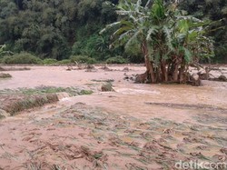 Lebih dari 300 KK Mengungsi Akibat Banjir dan Longsor di Sumedang