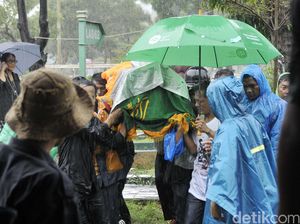 Hujan di Pemakaman Shinta Muin, Robby Abbas Bongkar Tarif