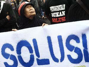 Demo Anti Ahok di KPUD DKI