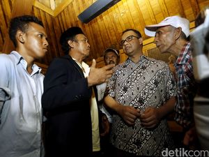 Puluhan Warga Dukung Anies Baswedan Maju Pilgub DKI