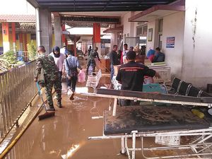 Cerita 2 Bayi yang Lahir Ketika Banjir Bandang Datang di RSUD Garut