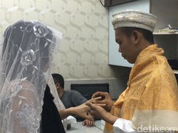 Pernikahan Haru Pelaku Curanmor di Kantor Polisi