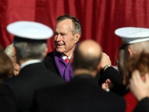 Mantan Presiden AS George HW Bush Akan Pilih Hillary Clinton dalam Pilpres