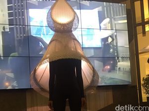 Unik, Topi yang Terinspirasi Tirai Karya Rinaldy A. Yunardi