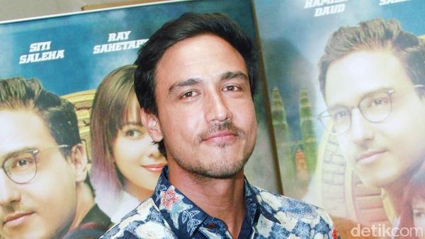 Hamish Daud Kece dengan Batik