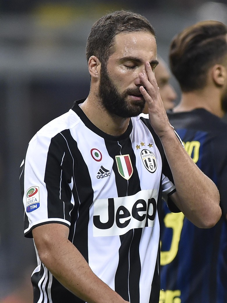 Allegri Bela Keputusannya Soal Higuain