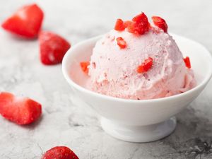 Dingin Manis Es Krim Bisa Perbaiki Mood dan Bikin Tulang Kuat