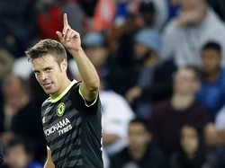 Azpilicueta Tersanjung Dihubungkan dengan Barca, tapi ...