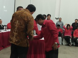 Salam Damai Ahok dengan Gembong Warsono yang Sempat Menginginkannya Tumbang