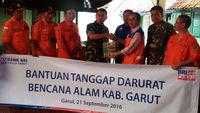 BRI Serahkan Bantuan Tanggap Darurat Bencana di Garut