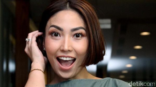 Rambo! Gaya Rambut Baru Ayu Dewi