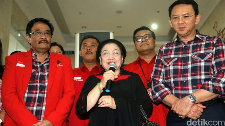 Image result for ahok cium tangan megawati pdip