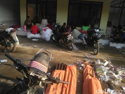 Stok Obat Tak Ada, Warga Korban Banjir Garut di Posko Cimacan Mulai Mengeluh Sakit