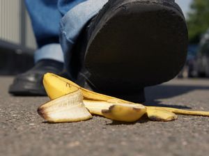 Ini Sebabnya Seseorang Bisa Spontan Tertawa Saat Melihat Orang Lain Jatuh