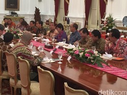 Jokowi ke Ekonom dan Pengusaha: Tahun Depan, Ekonomi Dunia Akan Turun