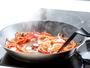 Stir-Fry, Teknik Memasak yang Mengandalkan Api Panas Terkenal di Negara Mana? Stir-Fry, Teknik Memasak yang Mengandalkan Api Panas Terkenal di Negara Mana?