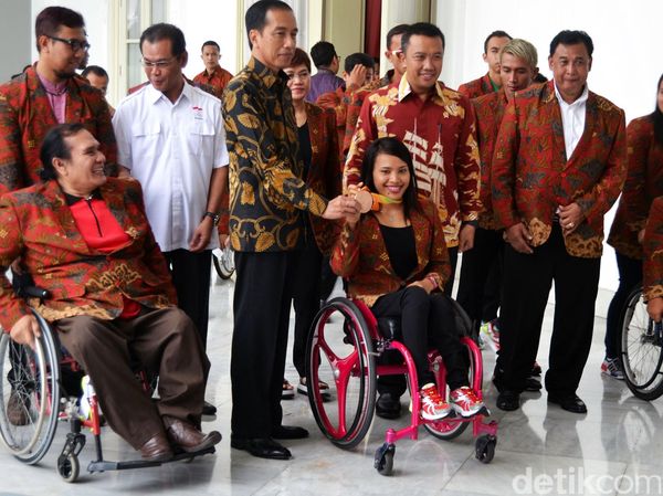 Jokowi Terima Atlet Peraih Perunggu Paralympic