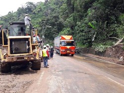 Sempat Tertutup Longsor, Jalur Cadas Pangeran Sumedang Sudah Bisa Dilalui