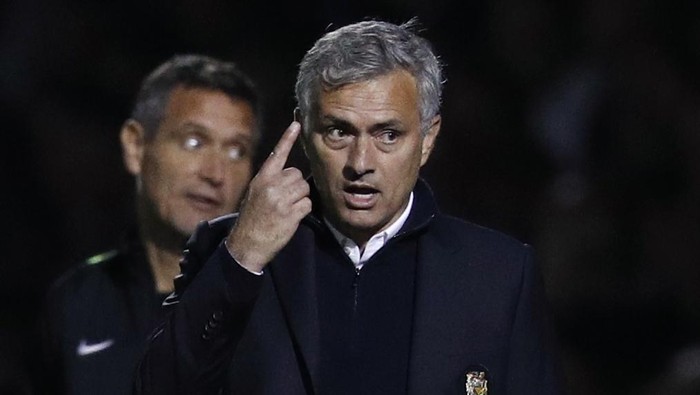 Mourinho Soroti Wasit Lagi