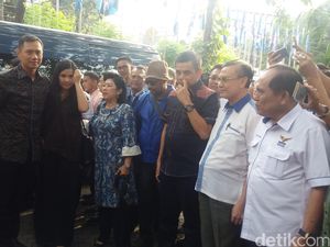 Ditemani Keluarga Besar Yudhoyono, Agus Harimurti Datang ke Kantor PD