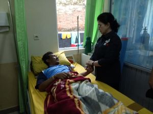 Kunjungi Korban Banjir Bandang Garut, Menkes: Kami Lihat Ada Trauma Psikis