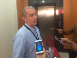 Staf Ahok Rian Ernest Serahkan Kelengkapan Berkas Cagub ke KPU DKI