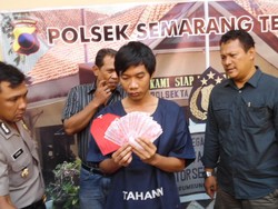 Pura-pura Masuk ATM, Penjahat ini Beli Handphone Pakai Uang Palsu