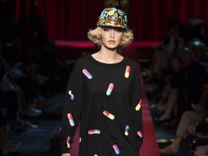 Rahasia Gigi Hadid Berani Melawan Pria Asing yang Memeluknya