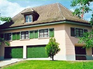 Siapa Sangka, Rumah Bercat Pink di Swiss Ini Adalah Benteng Militer