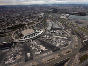 Pemerintahan AS Tutup, Ratusan Penerbangan Bandara New York Delay