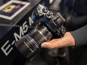 Dua Lensa Pro Cincin Biru Olympus Dua Lensa Pro Cincin Biru Olympus