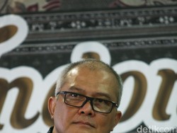 Itang Yunasz Rancang Baju New Normal yang Gampang Dicuci