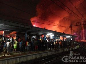 Kebakaran Landa Beberapa Rumah di Salemba, 27 Mobil Damkar Diterjunkan